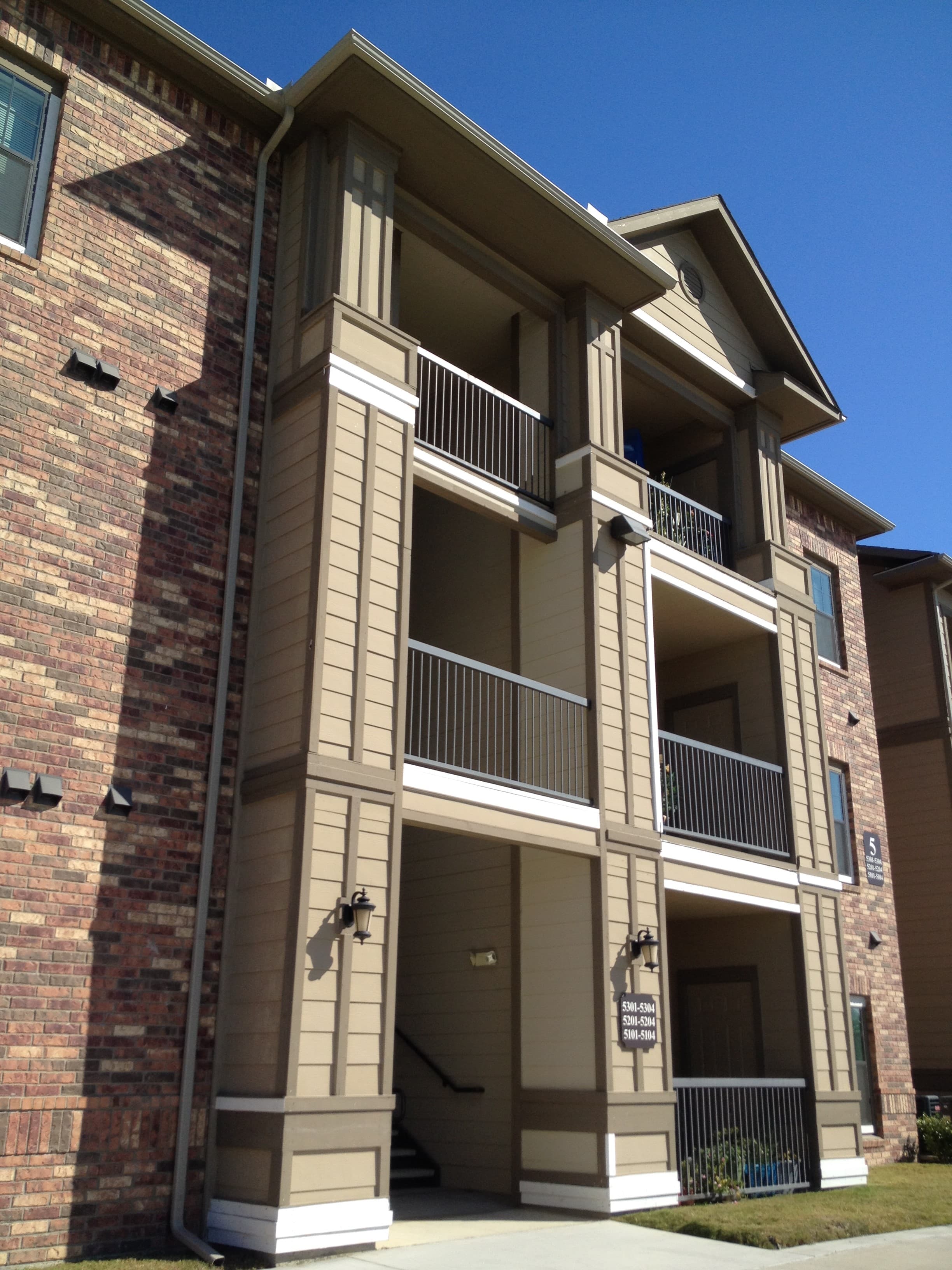 Multi-Family Complexes photo 3
